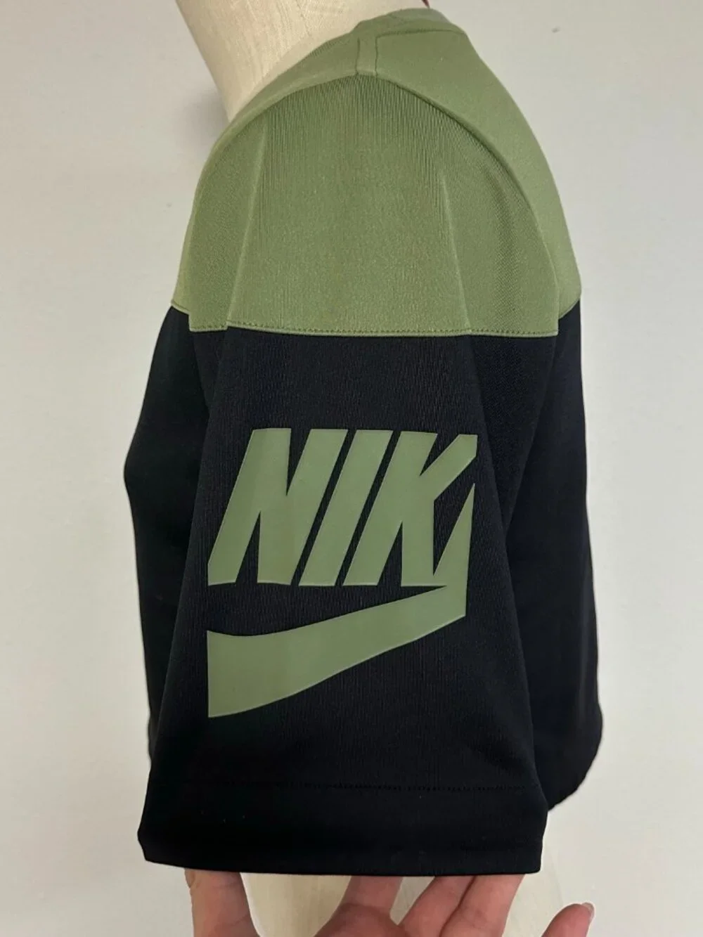 Nike Crop Top - Picture 4 of 9